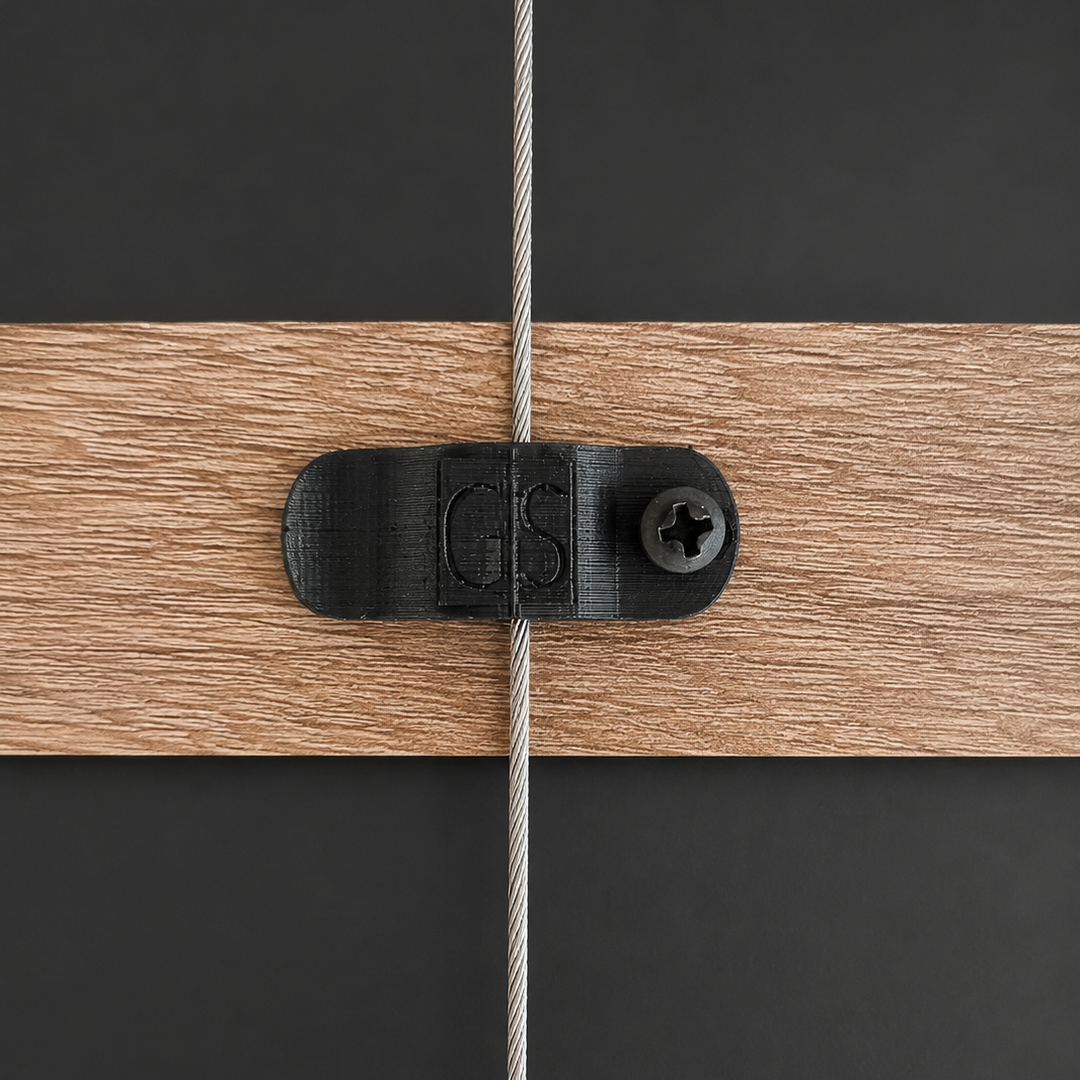 Art hanger clip for leaning pictures on hanging system 