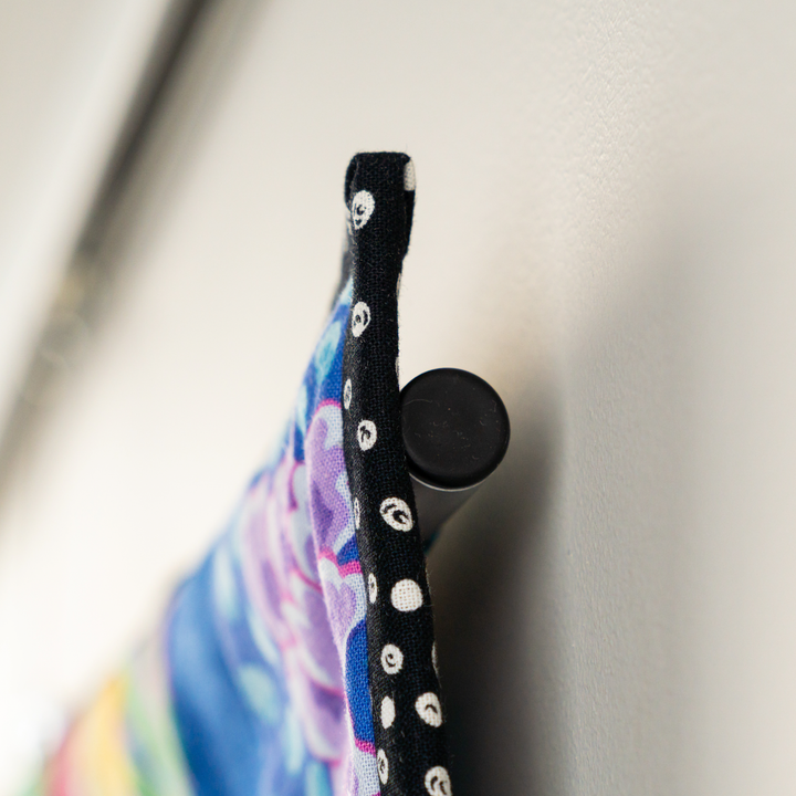 Quilt hanging on quilt hanging system