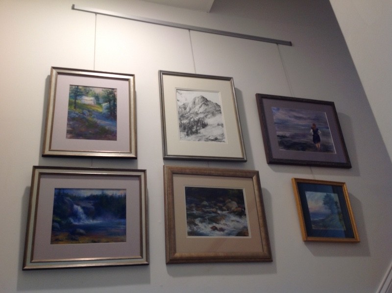 Art Hanging System for Gallery Wall Display